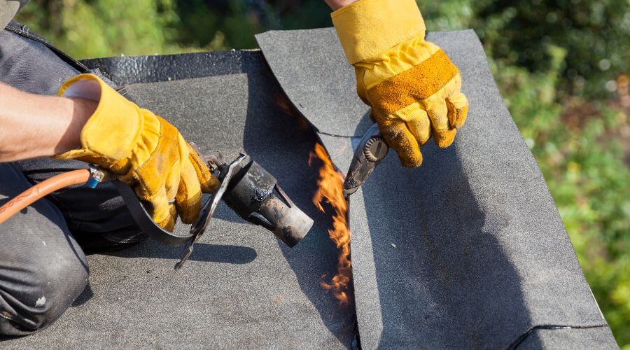 Professional gutter cleaning in Harvey, LA